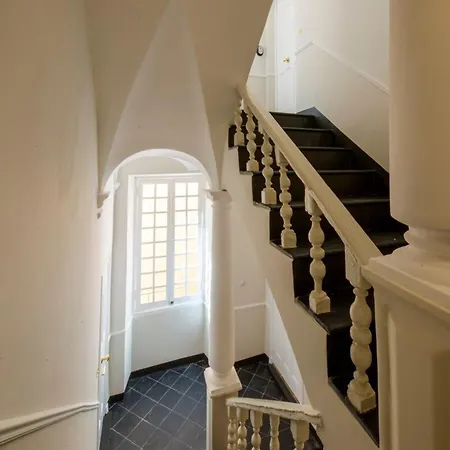 06a2 - Heart Of Old Beautiful Renovated Apartment